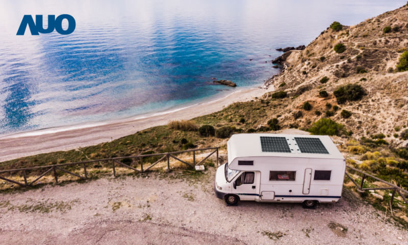 「可撓輕量化太陽光電板SunCurva」使用輕量特殊耐候型複合板取代傳統太陽能板的玻璃前板，不僅降低70%重量，每米平方僅3Kg；具有抗衝擊性能及通過電磁相容性測試，可應用於交通運輸工具，如露營車、遊艇等